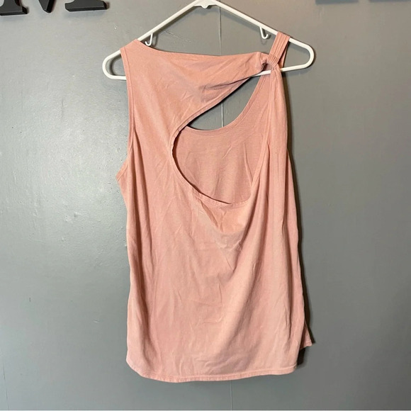 Fabletics light pink Anita open back tank top size medium - Picture 4 of 8